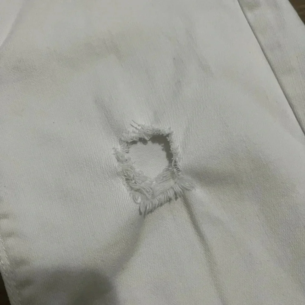 WHBM White Girlfriend Distressed Jean. Size 4.